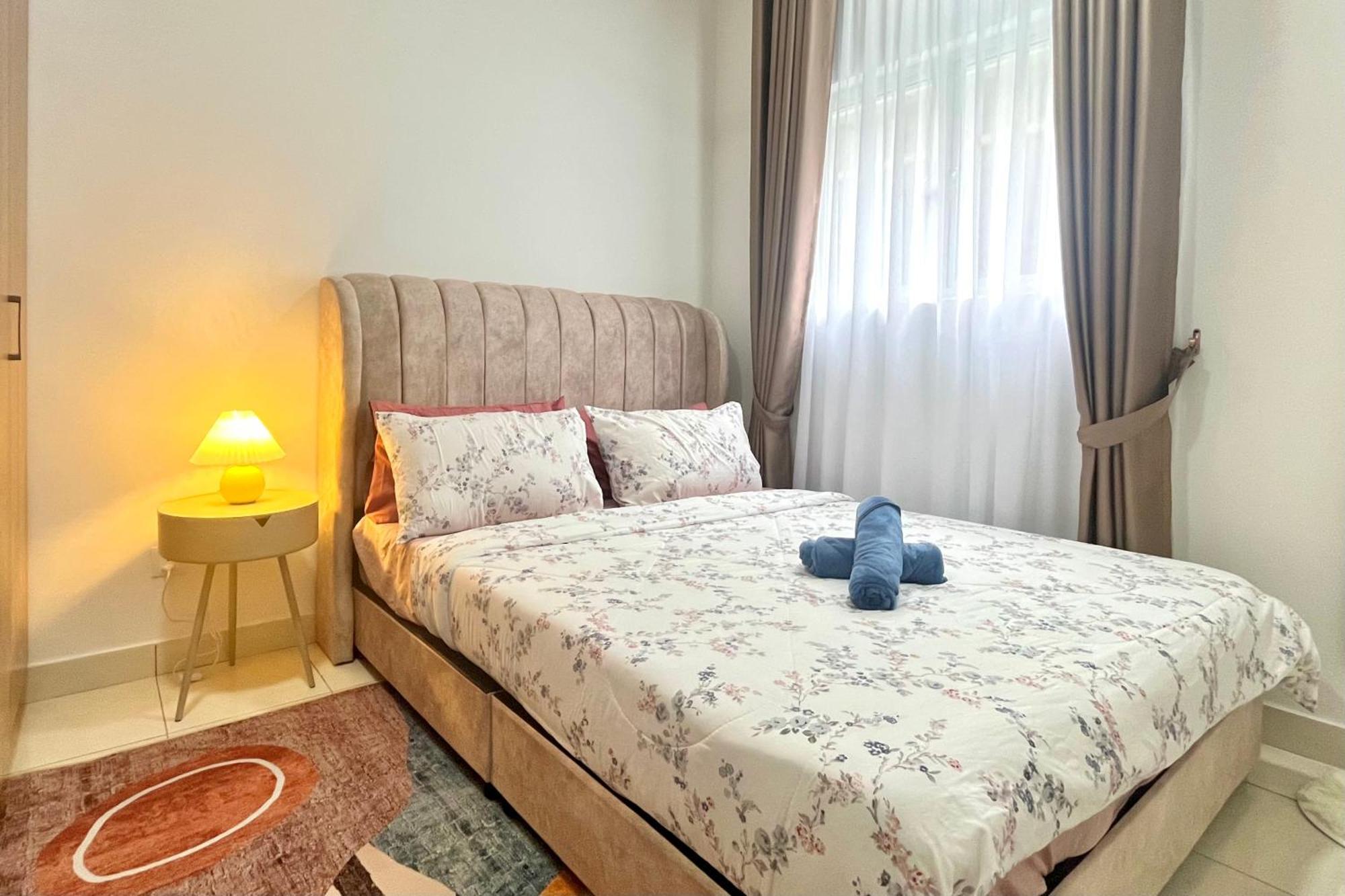 Alanis With Netflix @ Klia Apartment Sepang