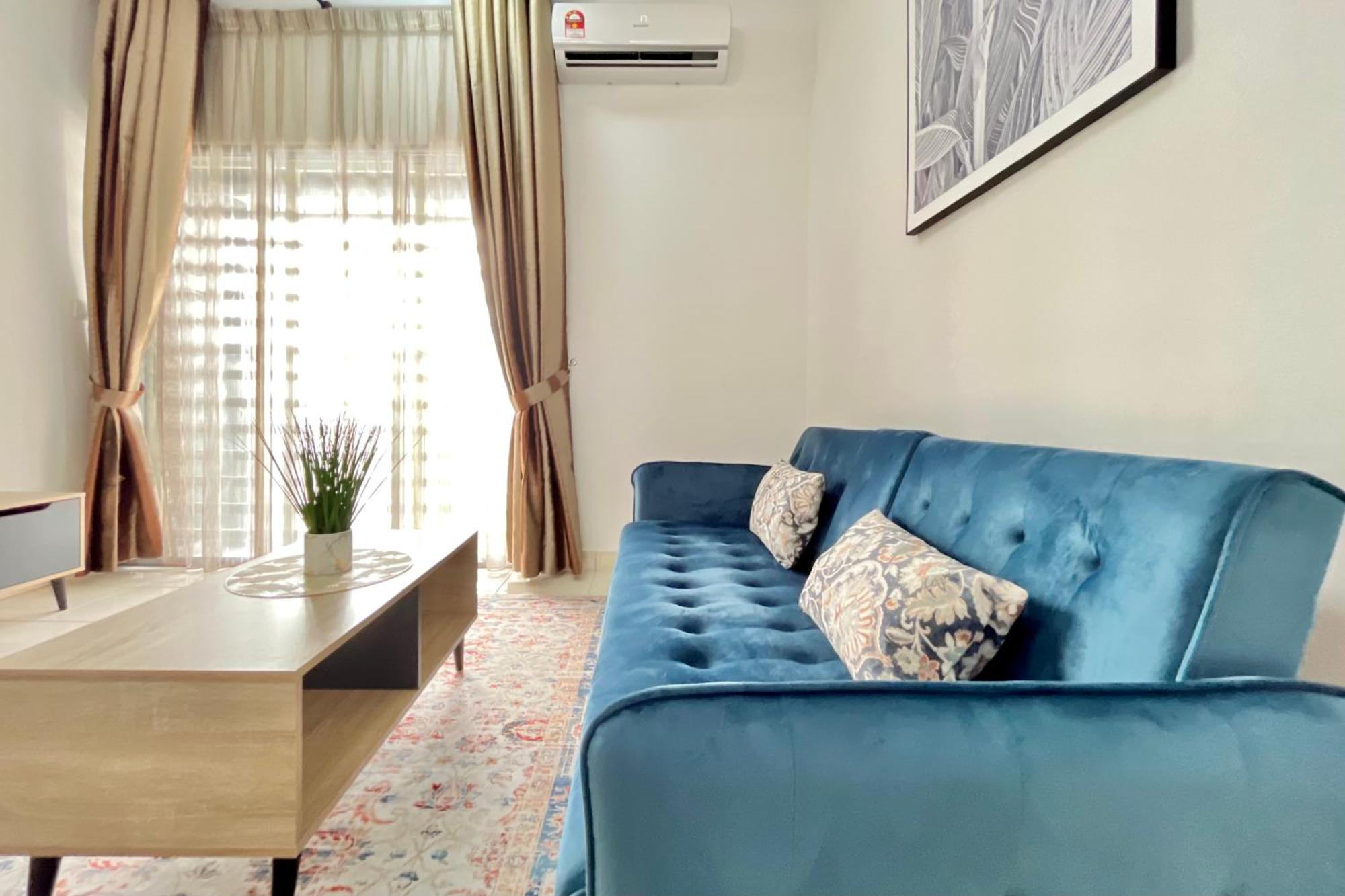 Alanis With Netflix @ Klia Apartment Sepang