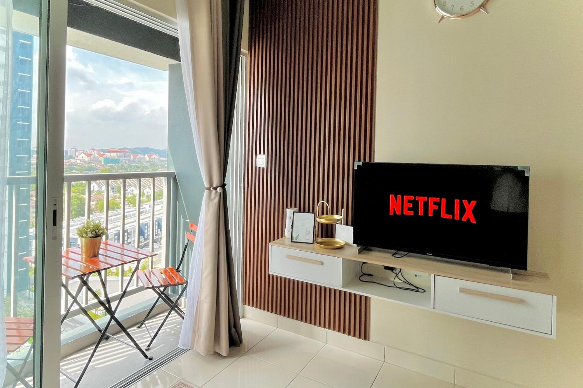 Alanis With Netflix @ Klia Sepang